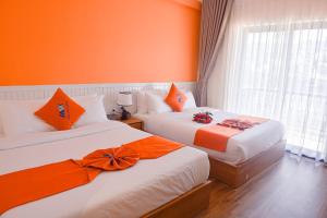 Postel nebo postele na pokoji v ubytování Sapa Legacy Hotel