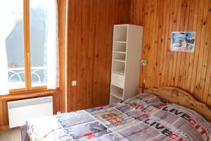 a bedroom with a bed and a window at Les cascades in Le Mont-Dore