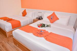 Postel nebo postele na pokoji v ubytování Sapa Legacy Hotel