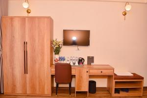 TV a/nebo společenská místnost v ubytování Sapa Legacy Hotel