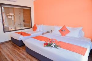 Postel nebo postele na pokoji v ubytování Sapa Legacy Hotel