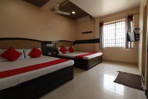 NEW HOTEL SURYA LODGE客房内的一张或多张床位