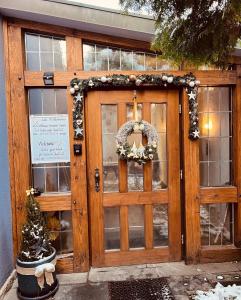 a wooden door with a wreath on it at Gästehaus Goldenes Lamm in Rothenburg ob der Tauber