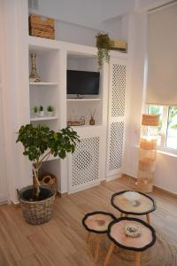 TV a/nebo společenská místnost v ubytování Patmos Little Suites