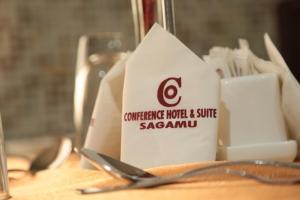 Un certificat, premiu, logo sau alt document afișat la Conference Hotel and Suites Sagamu