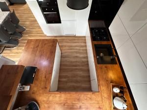 Kuchyňa alebo kuchynka v ubytovaní Apartamenty Alcatraz z jacuzzi