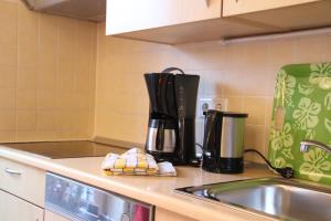 Παροχές για τσάι/καφέ στο 4 Sterne Apartment Vilm mit Terrasse und Sauna +3 φωτογραφίες