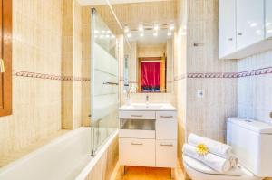 Ένα μπάνιο στο Ideal Property Mallorca - Casa Maylin +25 φωτογραφίες