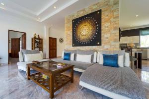 Istumisnurk majutusasutuses Luxurious 5-Bedroom Private Pool Villa! PV6