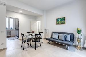 a living room with a table and a couch at INN3 APT in Rome