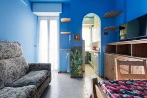 a living room with a couch and a blue wall at Roomy Apartment with Balcony! in Milan
