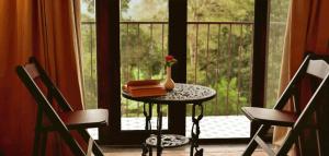 Balkón nebo terasa v ubytování Old Kent Estates & Spa, Coorg