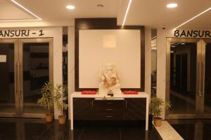 HOTEL KADAMB TREE大厅或接待区