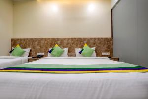 Postel nebo postele na pokoji v ubytování Kiwi International,Hotel,Mumbai