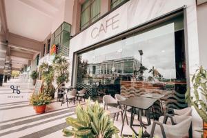 Restaurace v ubytování Homi Breeze at Sutera Avenue 和逸微风