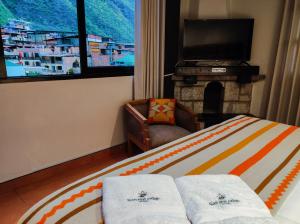 TV a/nebo společenská místnost v ubytování NaturaLodge Machu Picchu