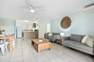 صورة لـ Family Friendly Apartment - 1 Minute Walk To Beach في Torquay