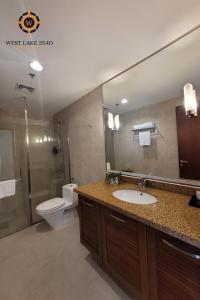 Phòng tắm tại West Lake 254D Hotel & Residence
