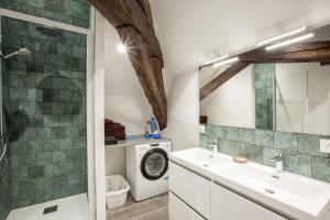 Ένα μπάνιο στο Le Nid du Logis - Moderne appartement pour 4