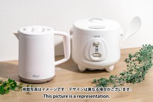東京にあるRenaissance Court Jiyugaokaのテーブルの上に置かれた白い家電製品 +46枚の写真