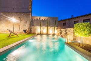 a swimming pool in front of a building at Palacio Condes de Cirac in Villalba de Rioja