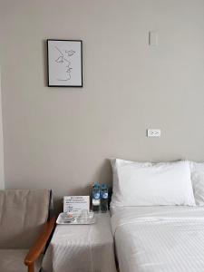 Postel nebo postele na pokoji v ubytování 微趣 WeChill #國華街海安路 #市中心平價住宿 #停車折抵