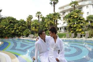 Bazén v ubytovaní Parc Hotel Flora S alebo v jeho blízkosti