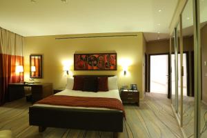 Letto o letti in una camera di Staybridge Suites Beirut by IHG