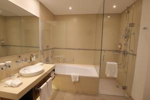 Bagno di Staybridge Suites Beirut by IHG