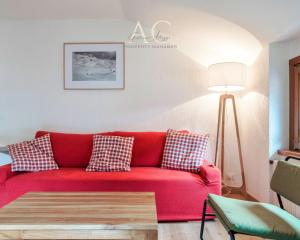 A seating area at Square Apartment