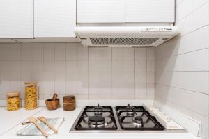 A kitchen or kitchenette at Mercato Flexyrent - A.C. - WiFi