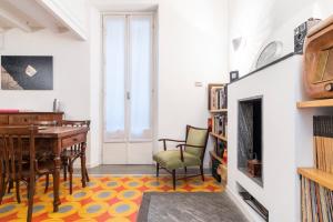 A kitchen or kitchenette at Mercato Flexyrent - A.C. - WiFi