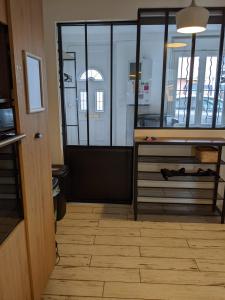 Kuchyň nebo kuchyňský kout v ubytování Agréable maison de ville rénovée à Rouen + 18 fotografií