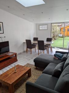 Posezení v ubytování Agréable maison de ville rénovée à Rouen