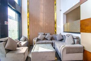 Posezení v ubytování FabHotel Prime K9 Crown