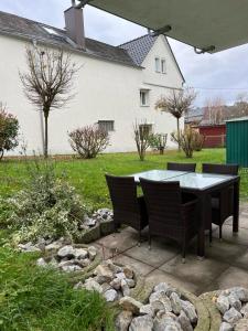 a patio with a table and chairs in a yard at WOHNTRAUM in Altendiez in Altendiez
