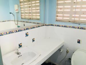 a bathroom with a sink and a toilet at LungYod guesthouse in Ban Tha Ling Lom