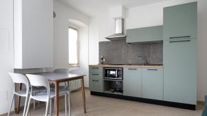 Η κουζίνα ή μικρή κουζίνα στο Fiori sull'Acqua Apartments