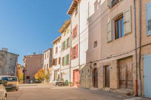 an empty street in an old city with buildings at Le Verdon - Superbe appt vue montagne in Riez