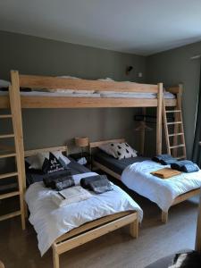 Łóżko lub łóżka w pokoju w obiekcie Lodge Loupau Maga