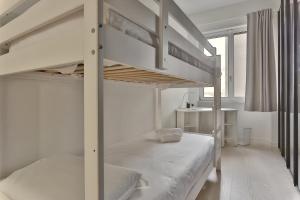 JOIVY Splendid flat near the Duomo emeletes ágyai egy szobában