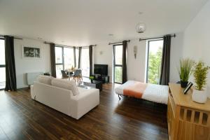a living room with a white couch and a table at Modern 2 Bed Flat in East London in London