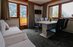 TV a/nebo společenská místnost v ubytování Hotel Tia Apart