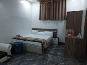 Кровать или кровати в номере Hotel 100 Blu Madhya Pradesh