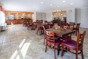 a restaurant with tables and chairs in a room at Days Inn by Wyndham Manassas Battlefield in Manassas