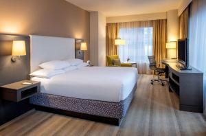 Postel nebo postele na pokoji v ubytování Hyatt at Olive 8