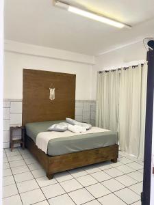 Ένα ή περισσότερα κρεβάτια σε δωμάτιο στο Loft Zona Sul próximo ao mar