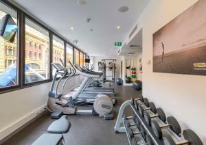 Fitness centrum a/nebo fitness zařízení v ubytování DoubleTree by Hilton Melbourne