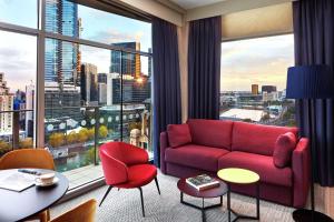 Prostor za sedenje u objektu DoubleTree by Hilton Melbourne