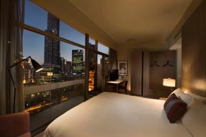 Postel nebo postele na pokoji v ubytování DoubleTree by Hilton Melbourne